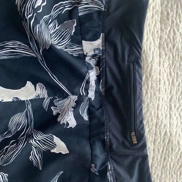 Athleta board swim shorts. - Picture 3 of 5